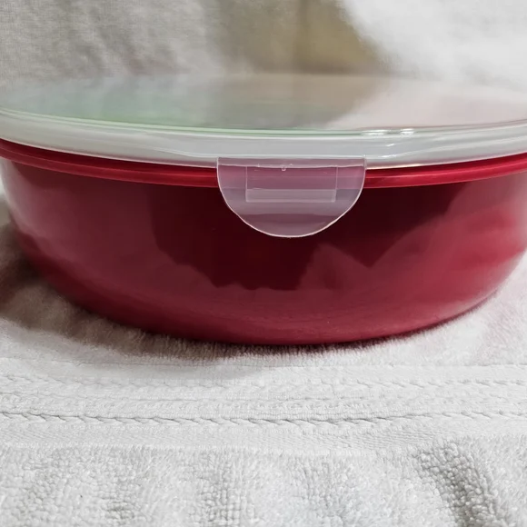 Colorful Divided Snack Or Salad Tray With Removable Compartments & A Snap On Lid - Picture 2 of 3